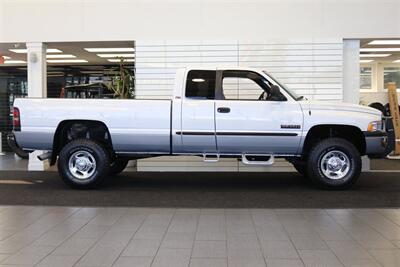 2000 Dodge Ram 2500 SLT  1-OWNER* 100% RUST FREE* NEVER HAD 5TH WHEEL OR GOSENECK* 0-ACCIDENTS* MINT CONDITION* NEW 33 " TOYO A/Ts 10-PLYS* FULLY SERVICED* NEVER BEEN MODIFIED - TUNED* ALL BOOKS & KEYS* LINEX BED LINE - Photo 5 - Portland, OR 97230