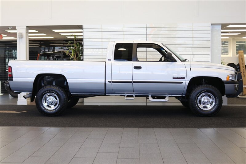 2000 Dodge Ram 2500 SLT  1-OWNER* 100% RUST FREE* NEVER HAD 5TH WHEEL OR GOSENECK* 0-ACCIDENTS* MINT CONDITION* NEW 33 " TOYO A/Ts 10-PLYS* FULLY SERVICED* NEVER BEEN MODIFIED - TUNED* ALL BOOKS & KEYS* LINEX BED LINE - Photo 5 - Portland, OR 97230