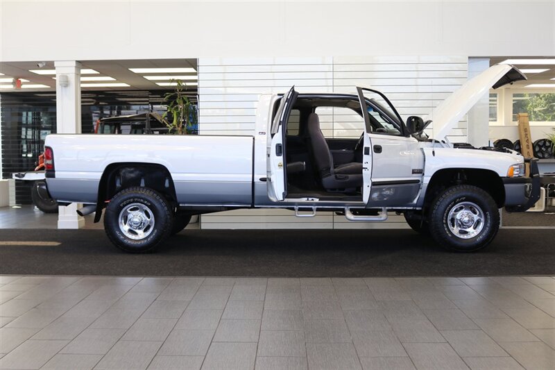 2000 Dodge Ram 2500 SLT  1-OWNER* 100% RUST FREE* NEVER HAD 5TH WHEEL OR GOSENECK* 0-ACCIDENTS* MINT CONDITION* NEW 33 " TOYO A/Ts 10-PLYS* FULLY SERVICED* NEVER BEEN MODIFIED - TUNED* ALL BOOKS & KEYS* LINEX BED LINE - Photo 11 - Portland, OR 97230