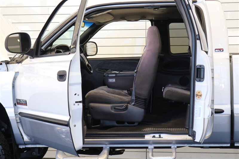 2000 Dodge Ram 2500 SLT  1-OWNER* 100% RUST FREE* NEVER HAD 5TH WHEEL OR GOSENECK* 0-ACCIDENTS* MINT CONDITION* NEW 33 " TOYO A/Ts 10-PLYS* FULLY SERVICED* NEVER BEEN MODIFIED - TUNED* ALL BOOKS & KEYS* LINEX BED LINE - Photo 60 - Portland, OR 97230