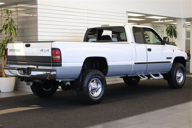 2000 Dodge Ram 2500 SLT  1-OWNER* 100% RUST FREE* NEVER HAD 5TH WHEEL OR GOSENECK* 0-ACCIDENTS* MINT CONDITION* NEW 33 " TOYO A/Ts 10-PLYS* FULLY SERVICED* NEVER BEEN MODIFIED - TUNED* ALL BOOKS & KEYS* LINEX BED LINE - Photo 7 - Portland, OR 97230
