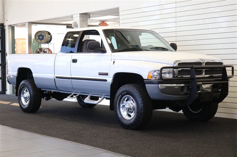 2000 Dodge Ram 2500 SLT  1-OWNER* 100% RUST FREE* NEVER HAD 5TH WHEEL OR GOSENECK* 0-ACCIDENTS* MINT CONDITION* NEW 33 " TOYO A/Ts 10-PLYS* FULLY SERVICED* NEVER BEEN MODIFIED - TUNED* ALL BOOKS & KEYS* LINEX BED LINE - Photo 2 - Portland, OR 97230