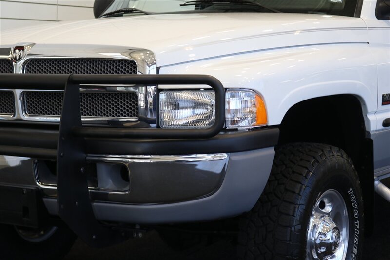 2000 Dodge Ram 2500 SLT  1-OWNER* 100% RUST FREE* NEVER HAD 5TH WHEEL OR GOSENECK* 0-ACCIDENTS* MINT CONDITION* NEW 33 " TOYO A/Ts 10-PLYS* FULLY SERVICED* NEVER BEEN MODIFIED - TUNED* ALL BOOKS & KEYS* LINEX BED LINE - Photo 12 - Portland, OR 97230