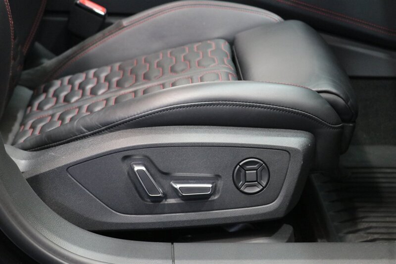 2021 Audi RS 6 Avant 4.0T quattro Avant  22 " VOSSENs S21 * WEISTEC STAGE 3 TUNE* TTE 1020 EA825 TURBOS* EVENTURI CARBONFIBER INTAKE* FULL AKRAPOVIC TITANIUM EXHAUST W/DOWN PIPES & LINK PIPE* CF FLAT BOOTOM STEERING WHEEL W/ PADDLES* - Photo 45 - Portland, OR 97230