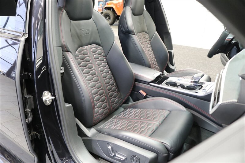 2021 Audi RS 6 Avant 4.0T quattro Avant  22 " VOSSENs S21 * WEISTEC STAGE 3 TUNE* TTE 1020 EA825 TURBOS* EVENTURI CARBONFIBER INTAKE* FULL AKRAPOVIC TITANIUM EXHAUST W/DOWN PIPES & LINK PIPE* CF FLAT BOOTOM STEERING WHEEL W/ PADDLES* - Photo 19 - Portland, OR 97230