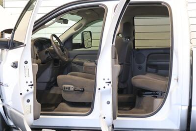 2005 Dodge Ram 2500 SLT  100% RUST & ACCIDENT FREE* NEVER HAD A 5TH WHEEL / GOOSENECK INSTALLED* 100% STOCK NON-SMOKER* NEW A/T TIRES* SERVICED BY DEALER SINCE NEW* UPGRADED STEREO / APPLE CAR PLAY* REAR AIRBAGS - Photo 62 - Portland, OR 97230