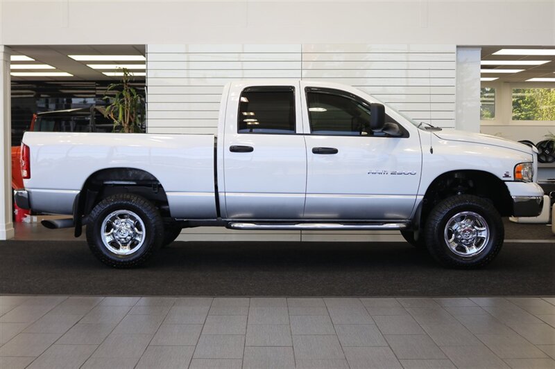 2005 Dodge Ram 2500 SLT  100% RUST & ACCIDENT FREE* NEVER HAD A 5TH WHEEL / GOOSENECK INSTALLED* 100% STOCK NON-SMOKER* NEW A/T TIRES* SERVICED BY DEALER SINCE NEW* UPGRADED STEREO / APPLE CAR PLAY* REAR AIRBAGS - Photo 5 - Portland, OR 97230