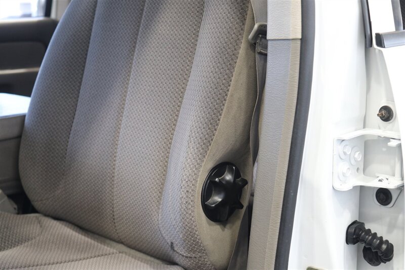 2005 Dodge Ram 2500 SLT  100% RUST & ACCIDENT FREE* NEVER HAD A 5TH WHEEL / GOOSENECK INSTALLED* 100% STOCK NON-SMOKER* NEW A/T TIRES* SERVICED BY DEALER SINCE NEW* UPGRADED STEREO / APPLE CAR PLAY* REAR AIRBAGS - Photo 72 - Portland, OR 97230