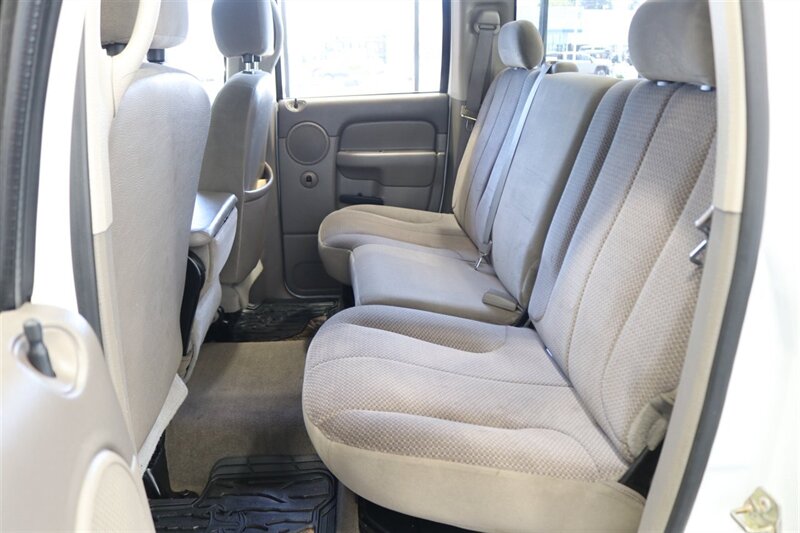 2005 Dodge Ram 2500 SLT  100% RUST & ACCIDENT FREE* NEVER HAD A 5TH WHEEL / GOOSENECK INSTALLED* 100% STOCK NON-SMOKER* NEW A/T TIRES* SERVICED BY DEALER SINCE NEW* UPGRADED STEREO / APPLE CAR PLAY* REAR AIRBAGS - Photo 18 - Portland, OR 97230