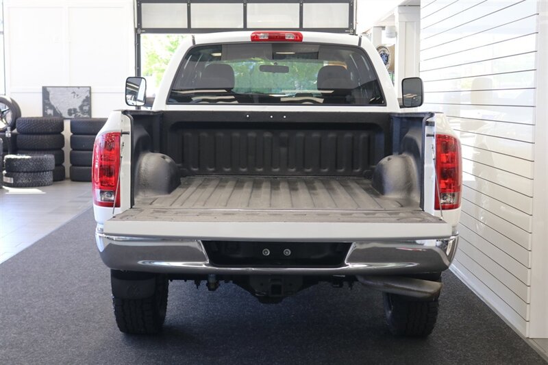 2005 Dodge Ram 2500 SLT  100% RUST & ACCIDENT FREE* NEVER HAD A 5TH WHEEL / GOOSENECK INSTALLED* 100% STOCK NON-SMOKER* NEW A/T TIRES* SERVICED BY DEALER SINCE NEW* UPGRADED STEREO / APPLE CAR PLAY* REAR AIRBAGS - Photo 15 - Portland, OR 97230