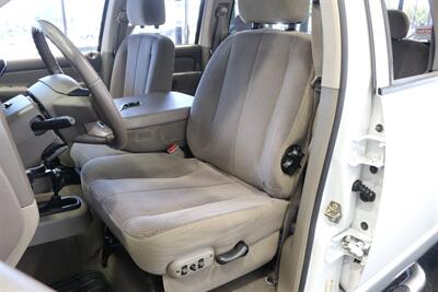 2005 Dodge Ram 2500 SLT  100% RUST & ACCIDENT FREE* NEVER HAD A 5TH WHEEL / GOOSENECK INSTALLED* 100% STOCK NON-SMOKER* NEW A/T TIRES* SERVICED BY DEALER SINCE NEW* UPGRADED STEREO / APPLE CAR PLAY* REAR AIRBAGS - Photo 16 - Portland, OR 97230