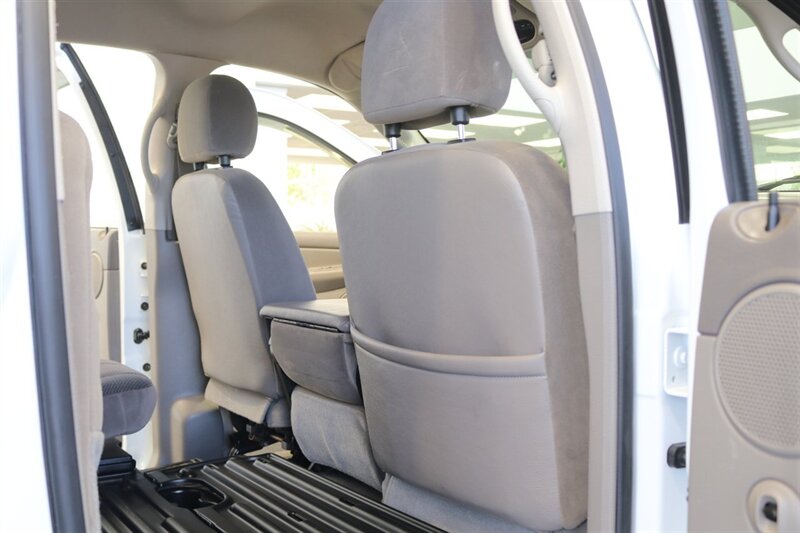 2005 Dodge Ram 2500 SLT  100% RUST & ACCIDENT FREE* NEVER HAD A 5TH WHEEL / GOOSENECK INSTALLED* 100% STOCK NON-SMOKER* NEW A/T TIRES* SERVICED BY DEALER SINCE NEW* UPGRADED STEREO / APPLE CAR PLAY* REAR AIRBAGS - Photo 81 - Portland, OR 97230