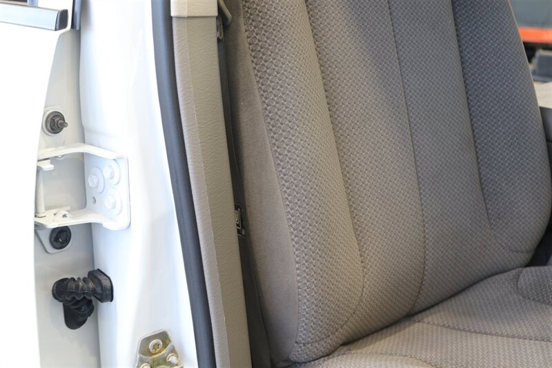 2005 Dodge Ram 2500 SLT  100% RUST & ACCIDENT FREE* NEVER HAD A 5TH WHEEL / GOOSENECK INSTALLED* 100% STOCK NON-SMOKER* NEW A/T TIRES* SERVICED BY DEALER SINCE NEW* UPGRADED STEREO / APPLE CAR PLAY* REAR AIRBAGS - Photo 73 - Portland, OR 97230