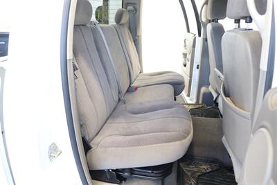 2005 Dodge Ram 2500 SLT  100% RUST & ACCIDENT FREE* NEVER HAD A 5TH WHEEL / GOOSENECK INSTALLED* 100% STOCK NON-SMOKER* NEW A/T TIRES* SERVICED BY DEALER SINCE NEW* UPGRADED STEREO / APPLE CAR PLAY* REAR AIRBAGS - Photo 92 - Portland, OR 97230