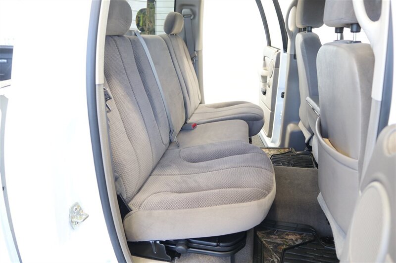 2005 Dodge Ram 2500 SLT  100% RUST & ACCIDENT FREE* NEVER HAD A 5TH WHEEL / GOOSENECK INSTALLED* 100% STOCK NON-SMOKER* NEW A/T TIRES* SERVICED BY DEALER SINCE NEW* UPGRADED STEREO / APPLE CAR PLAY* REAR AIRBAGS - Photo 92 - Portland, OR 97230