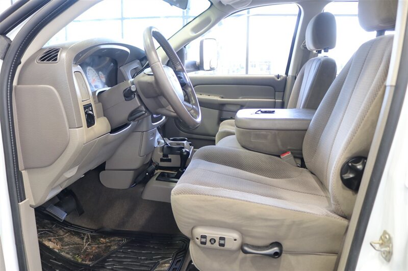 2005 Dodge Ram 2500 SLT  100% RUST & ACCIDENT FREE* NEVER HAD A 5TH WHEEL / GOOSENECK INSTALLED* 100% STOCK NON-SMOKER* NEW A/T TIRES* SERVICED BY DEALER SINCE NEW* UPGRADED STEREO / APPLE CAR PLAY* REAR AIRBAGS - Photo 76 - Portland, OR 97230