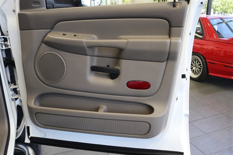 2005 Dodge Ram 2500 SLT  100% RUST & ACCIDENT FREE* NEVER HAD A 5TH WHEEL / GOOSENECK INSTALLED* 100% STOCK NON-SMOKER* NEW A/T TIRES* SERVICED BY DEALER SINCE NEW* UPGRADED STEREO / APPLE CAR PLAY* REAR AIRBAGS - Photo 65 - Portland, OR 97230