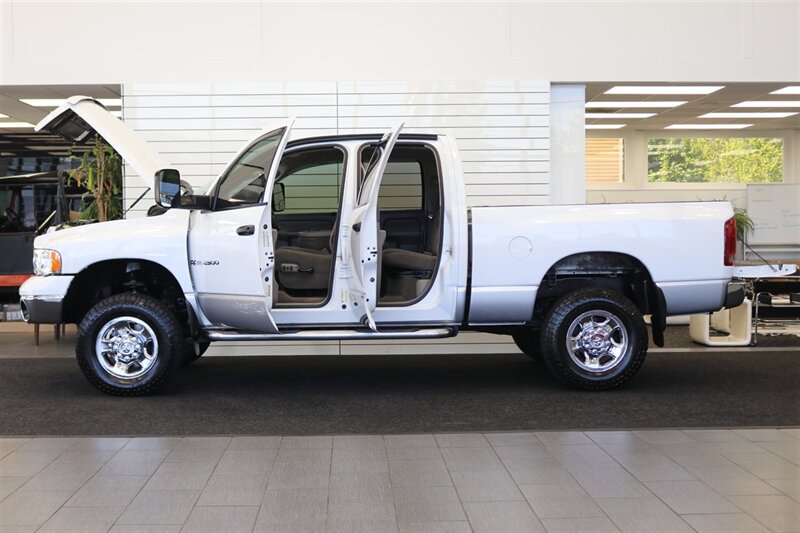 2005 Dodge Ram 2500 SLT  100% RUST & ACCIDENT FREE* NEVER HAD A 5TH WHEEL / GOOSENECK INSTALLED* 100% STOCK NON-SMOKER* NEW A/T TIRES* SERVICED BY DEALER SINCE NEW* UPGRADED STEREO / APPLE CAR PLAY* REAR AIRBAGS - Photo 10 - Portland, OR 97230