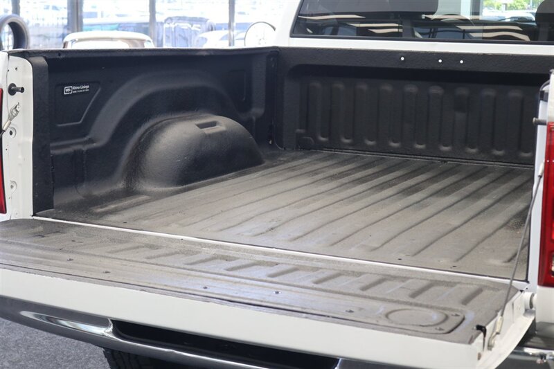 2005 Dodge Ram 2500 SLT  100% RUST & ACCIDENT FREE* NEVER HAD A 5TH WHEEL / GOOSENECK INSTALLED* 100% STOCK NON-SMOKER* NEW A/T TIRES* SERVICED BY DEALER SINCE NEW* UPGRADED STEREO / APPLE CAR PLAY* REAR AIRBAGS - Photo 43 - Portland, OR 97230