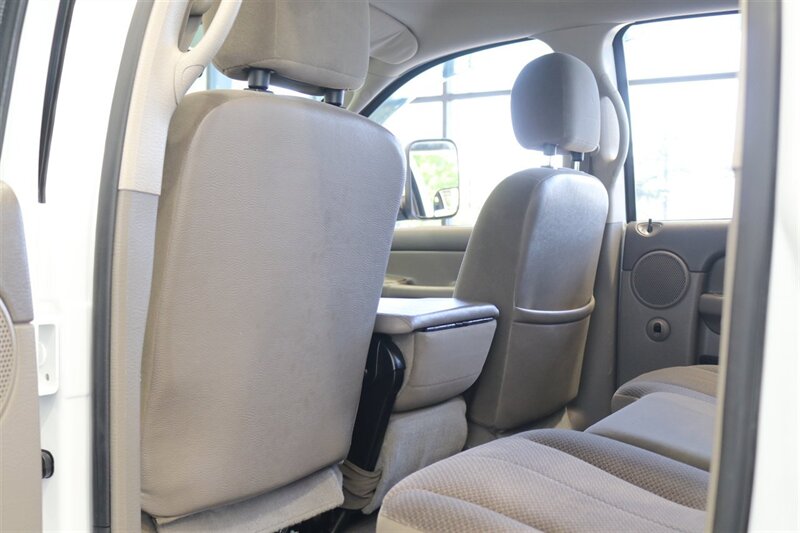 2005 Dodge Ram 2500 SLT  100% RUST & ACCIDENT FREE* NEVER HAD A 5TH WHEEL / GOOSENECK INSTALLED* 100% STOCK NON-SMOKER* NEW A/T TIRES* SERVICED BY DEALER SINCE NEW* UPGRADED STEREO / APPLE CAR PLAY* REAR AIRBAGS - Photo 80 - Portland, OR 97230