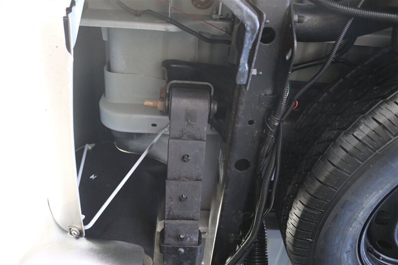 2005 Dodge Ram 2500 SLT  100% RUST & ACCIDENT FREE* NEVER HAD A 5TH WHEEL / GOOSENECK INSTALLED* 100% STOCK NON-SMOKER* NEW A/T TIRES* SERVICED BY DEALER SINCE NEW* UPGRADED STEREO / APPLE CAR PLAY* REAR AIRBAGS - Photo 31 - Portland, OR 97230