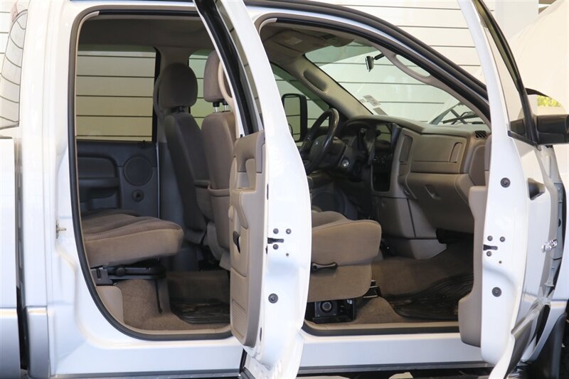 2005 Dodge Ram 2500 SLT  100% RUST & ACCIDENT FREE* NEVER HAD A 5TH WHEEL / GOOSENECK INSTALLED* 100% STOCK NON-SMOKER* NEW A/T TIRES* SERVICED BY DEALER SINCE NEW* UPGRADED STEREO / APPLE CAR PLAY* REAR AIRBAGS - Photo 63 - Portland, OR 97230