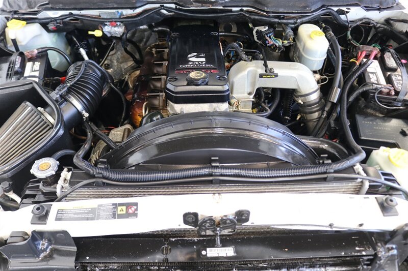 2005 Dodge Ram 2500 SLT  100% RUST & ACCIDENT FREE* NEVER HAD A 5TH WHEEL / GOOSENECK INSTALLED* 100% STOCK NON-SMOKER* NEW A/T TIRES* SERVICED BY DEALER SINCE NEW* UPGRADED STEREO / APPLE CAR PLAY* REAR AIRBAGS - Photo 14 - Portland, OR 97230