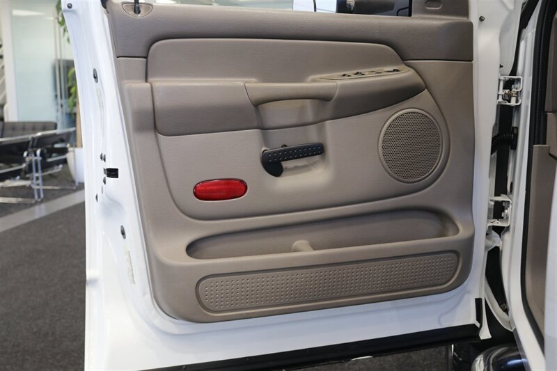 2005 Dodge Ram 2500 SLT  100% RUST & ACCIDENT FREE* NEVER HAD A 5TH WHEEL / GOOSENECK INSTALLED* 100% STOCK NON-SMOKER* NEW A/T TIRES* SERVICED BY DEALER SINCE NEW* UPGRADED STEREO / APPLE CAR PLAY* REAR AIRBAGS - Photo 64 - Portland, OR 97230