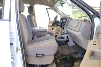 2005 Dodge Ram 2500 SLT  100% RUST & ACCIDENT FREE* NEVER HAD A 5TH WHEEL / GOOSENECK INSTALLED* 100% STOCK NON-SMOKER* NEW A/T TIRES* SERVICED BY DEALER SINCE NEW* UPGRADED STEREO / APPLE CAR PLAY* REAR AIRBAGS - Photo 77 - Portland, OR 97230