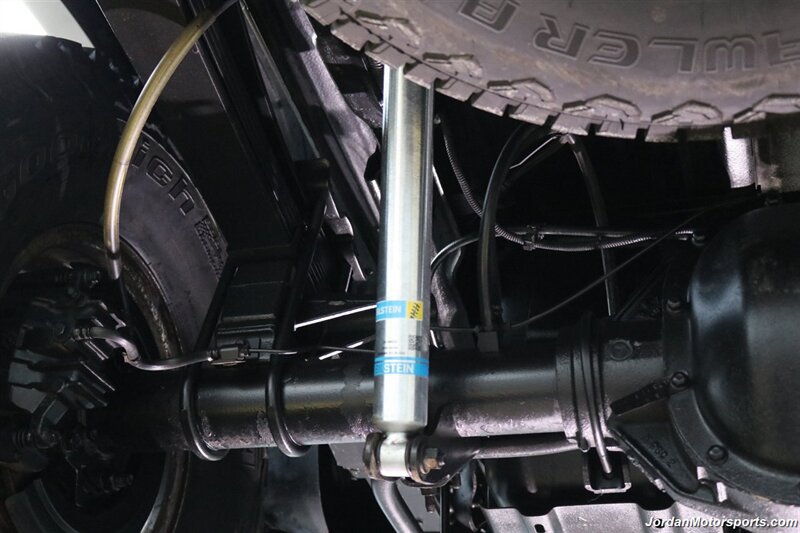 2002 Ford F-350 Lariat 1-OWNER* CENTURION PACKAGE* 100% RUST FREE* NEVER HAD 5TH WHEEL OR GOOSENECK* CANOPY* BILSTEIN 5100 SHOCKS* 2.75 " LEVEL KIT* 35 " BFG KO3 10-PLYS* SERVICED* ALL BOOKS & KEYS - Photo 30 - Portland, OR 97230