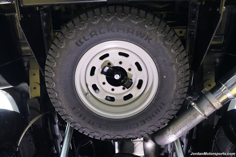 2002 Ford F-350 Lariat 1-OWNER* CENTURION PACKAGE* 100% RUST FREE* NEVER HAD 5TH WHEEL OR GOOSENECK* CANOPY* BILSTEIN 5100 SHOCKS* 2.75 " LEVEL KIT* 35 " BFG KO3 10-PLYS* SERVICED* ALL BOOKS & KEYS - Photo 31 - Portland, OR 97230