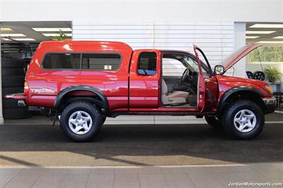2003 Toyota Tacoma V6  1-OWNER* 87K MLS* 100% RUST & CORROSION FREE* TIMING BELT-WATER PUMP-FLUIDS SERVICED* NEW 2.5 " BILSTEIN LEVEL KIT W/DIFF DROPS* REAR LOCKERS* SR5 W/5-SPEED MANUAL* ALL BOOKS & KEYS & WINDOW STICKER - Photo 11 - Portland, OR 97230