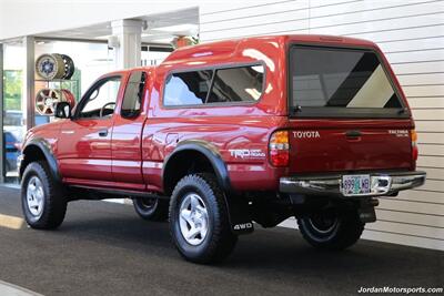 2003 Toyota Tacoma V6  1-OWNER* 87K MLS* 100% RUST & CORROSION FREE* TIMING BELT-WATER PUMP-FLUIDS SERVICED* NEW 2.5 " BILSTEIN LEVEL KIT W/DIFF DROPS* REAR LOCKERS* SR5 W/5-SPEED MANUAL* ALL BOOKS & KEYS & WINDOW STICKER - Photo 6 - Portland, OR 97230