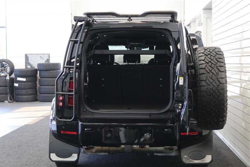 2023 Land Rover Defender 110 S   - Photo 17 - Portland, OR 97230