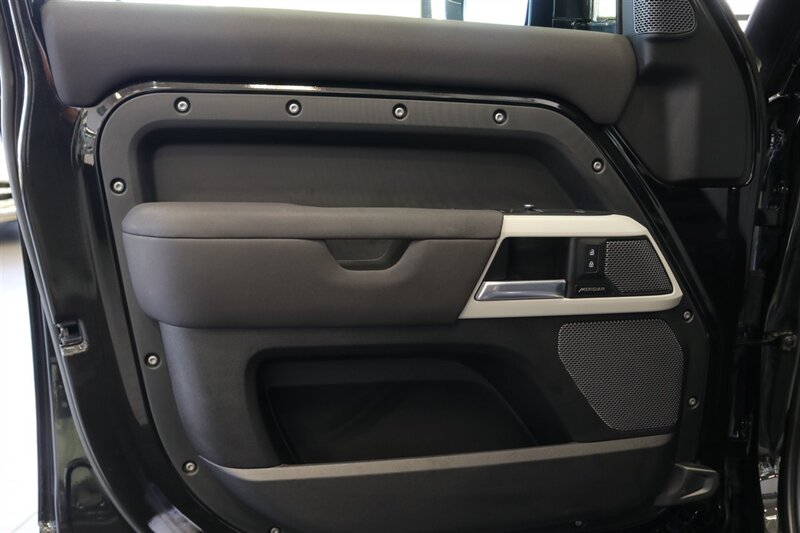 2023 Land Rover Defender 110 S   - Photo 34 - Portland, OR 97230