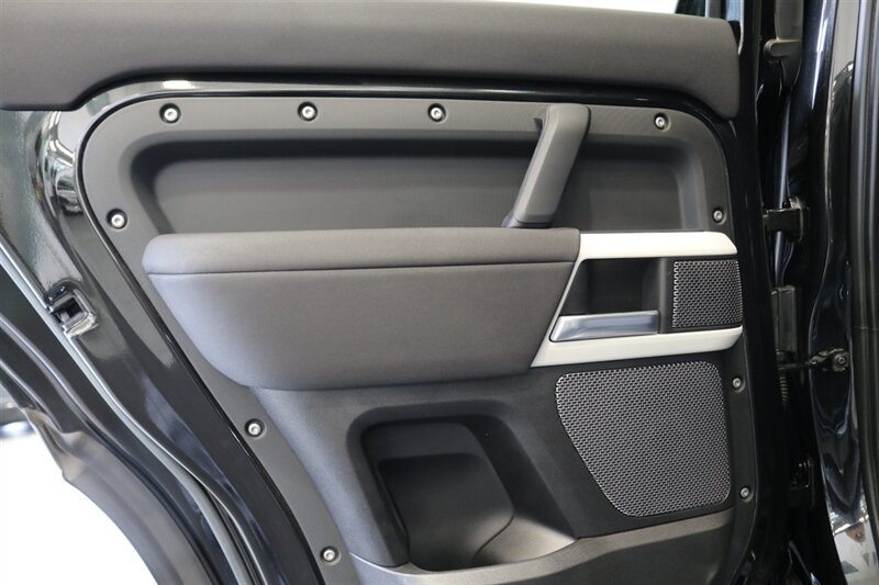 2023 Land Rover Defender 110 S   - Photo 36 - Portland, OR 97230