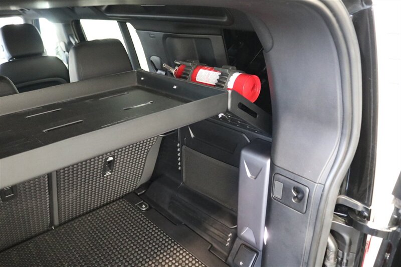 2023 Land Rover Defender 110 S   - Photo 59 - Portland, OR 97230
