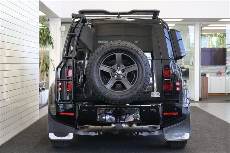 2023 Land Rover Defender 110 S   - Photo 9 - Portland, OR 97230