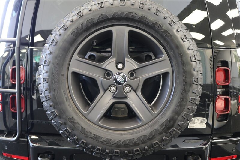 2023 Land Rover Defender 110 S   - Photo 57 - Portland, OR 97230