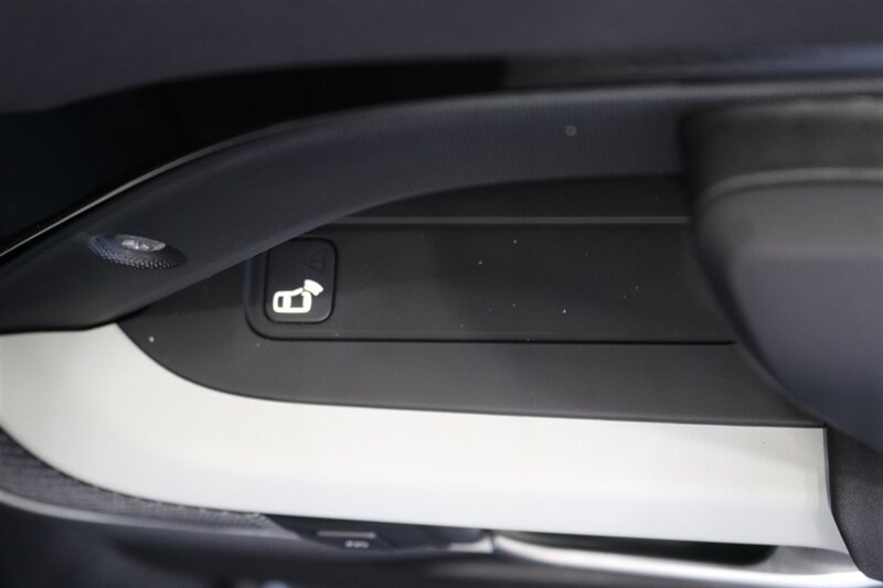 2023 Land Rover Defender 110 S   - Photo 40 - Portland, OR 97230