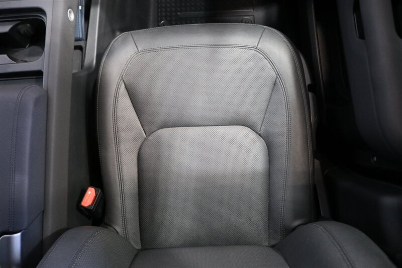 2023 Land Rover Defender 110 S   - Photo 33 - Portland, OR 97230