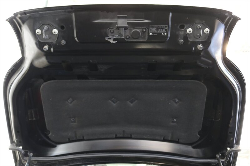 2023 Land Rover Defender 110 S   - Photo 38 - Portland, OR 97230