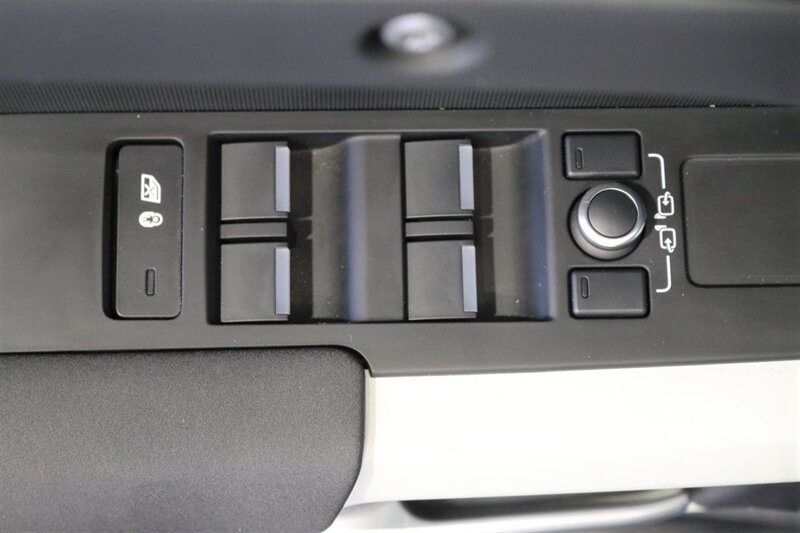 2023 Land Rover Defender 110 S   - Photo 41 - Portland, OR 97230