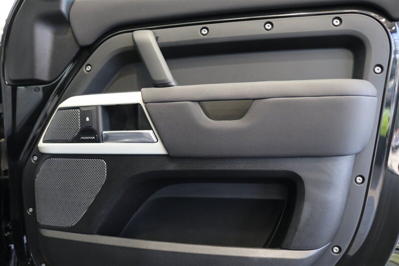 2023 Land Rover Defender 110 S   - Photo 35 - Portland, OR 97230