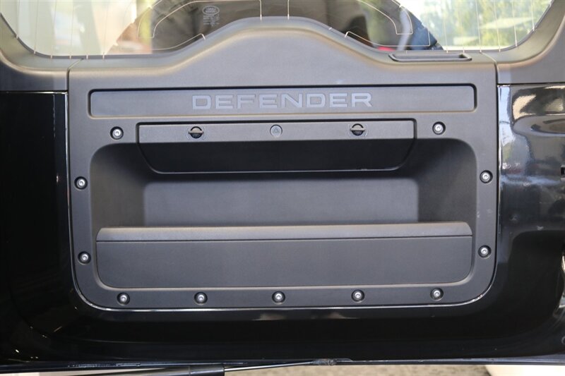 2023 Land Rover Defender 110 S   - Photo 39 - Portland, OR 97230