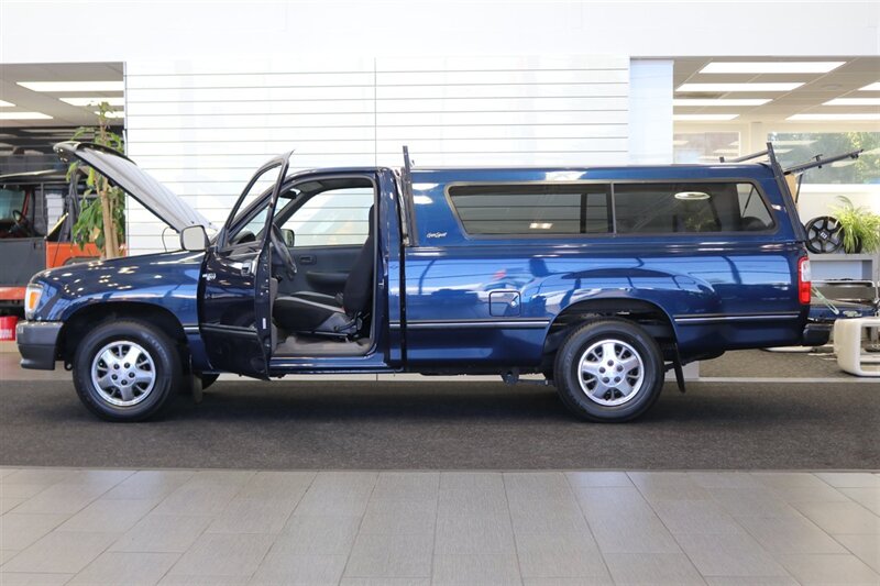 1995 Toyota T100 100% RUST FREE* EVERY SERVICE RECORD SINCE NEW* EVERY FLUID IS NEW* TRUCK IS IN NEW CONDITION IN AND OUT* ALL BOOKS & KEYS* 5-SPEED MANUAL* ORIGINAL BED LINER SINCE NEW - Photo 10 - Portland, OR 97230