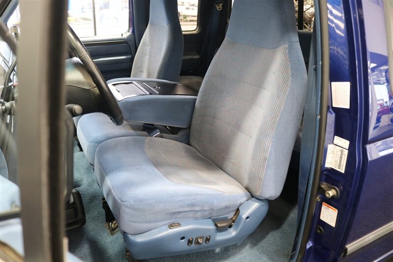 1997 Ford F-250 XLT  100% RUST FREE* 35K ACTUAL MILES& BIG BLOCK 460* NEW 33 " BFG KO3 10-PLY's* ALCOA'S* WARN HUBS* PROTECH HEADACHE RACK* LINEX BED LINER* TRAILER BRAKES* RUNNING BOARDS* COOLANT/AC /BRAKE FLUID FLUSH - Photo 16 - Portland, OR 97230