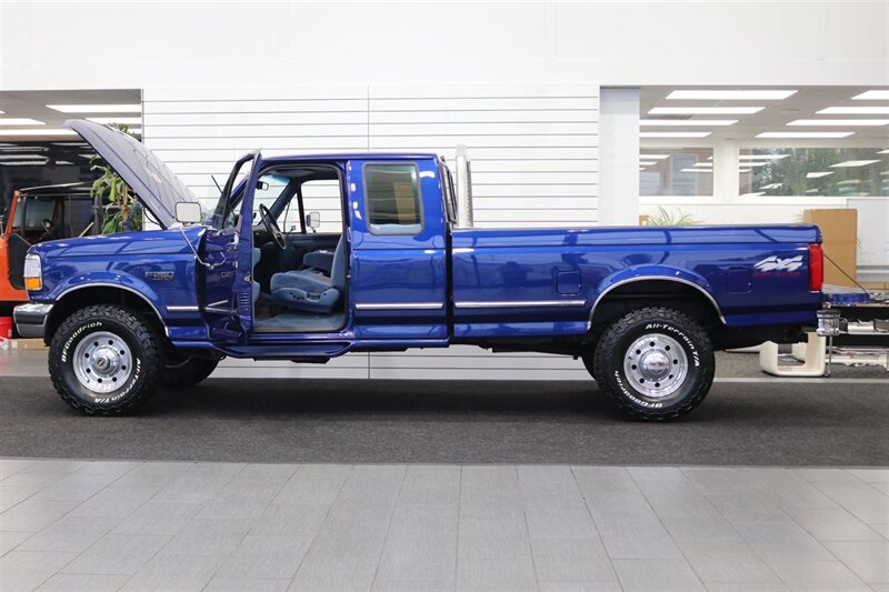 1997 Ford F-250 XLT  100% RUST FREE* 35K ACTUAL MILES& BIG BLOCK 460* NEW 33 " BFG KO3 10-PLY's* ALCOA'S* WARN HUBS* PROTECH HEADACHE RACK* LINEX BED LINER* TRAILER BRAKES* RUNNING BOARDS* COOLANT/AC /BRAKE FLUID FLUSH - Photo 10 - Portland, OR 97230