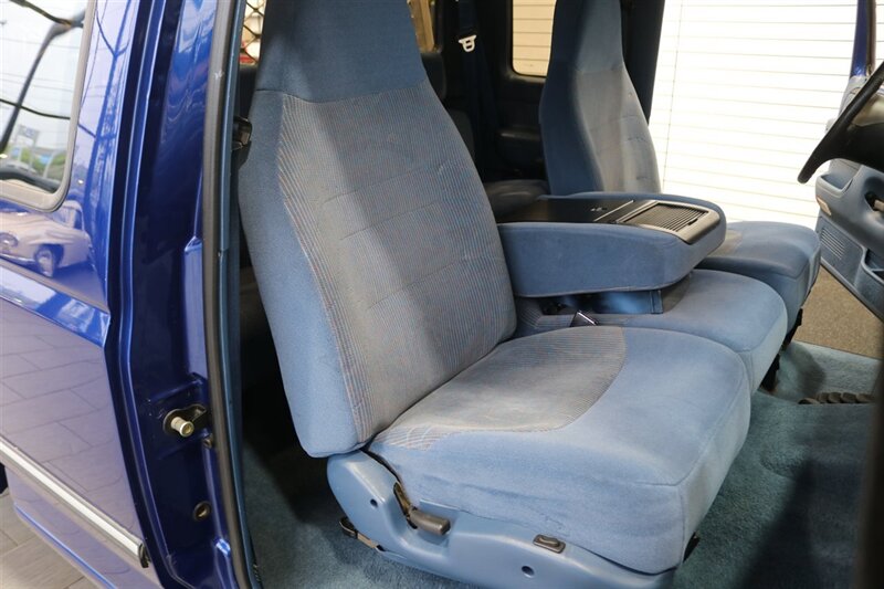 1997 Ford F-250 XLT  100% RUST FREE* 35K ACTUAL MILES& BIG BLOCK 460* NEW 33 " BFG KO3 10-PLY's* ALCOA'S* WARN HUBS* PROTECH HEADACHE RACK* LINEX BED LINER* TRAILER BRAKES* RUNNING BOARDS* COOLANT/AC /BRAKE FLUID FLUSH - Photo 17 - Portland, OR 97230