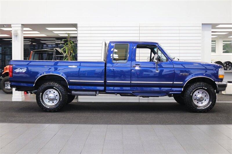 1997 Ford F-250 XLT  100% RUST FREE* 35K ACTUAL MILES& BIG BLOCK 460* NEW 33 " BFG KO3 10-PLY's* ALCOA'S* WARN HUBS* PROTECH HEADACHE RACK* LINEX BED LINER* TRAILER BRAKES* RUNNING BOARDS* COOLANT/AC /BRAKE FLUID FLUSH - Photo 5 - Portland, OR 97230